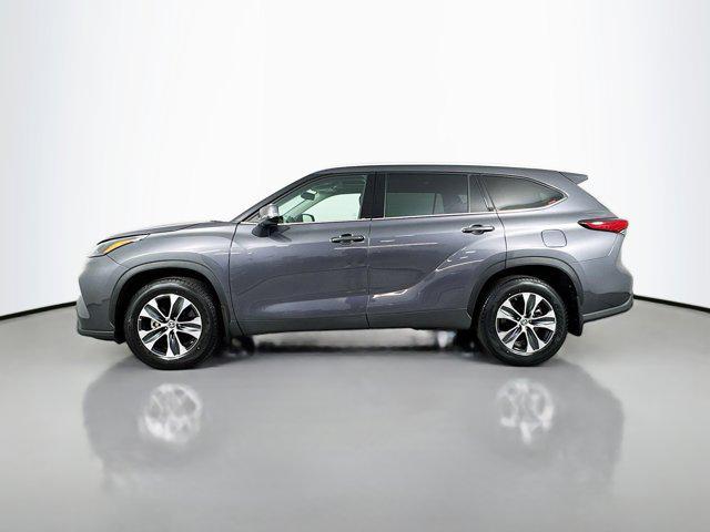 used 2022 Toyota Highlander car, priced at $42,426