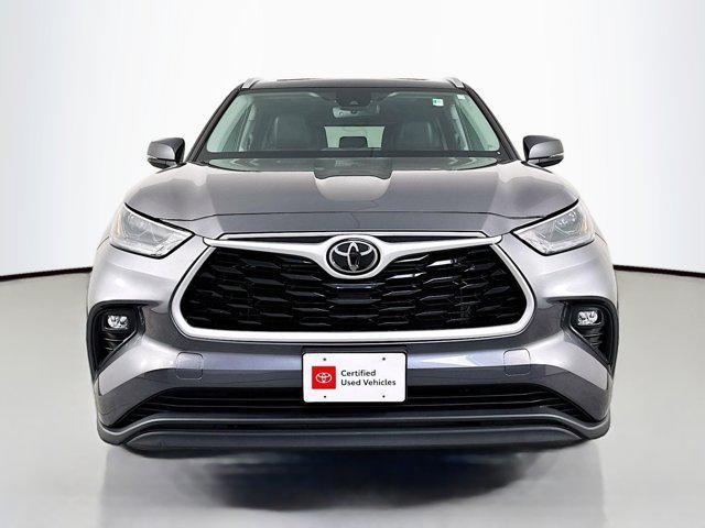 used 2022 Toyota Highlander car, priced at $42,426