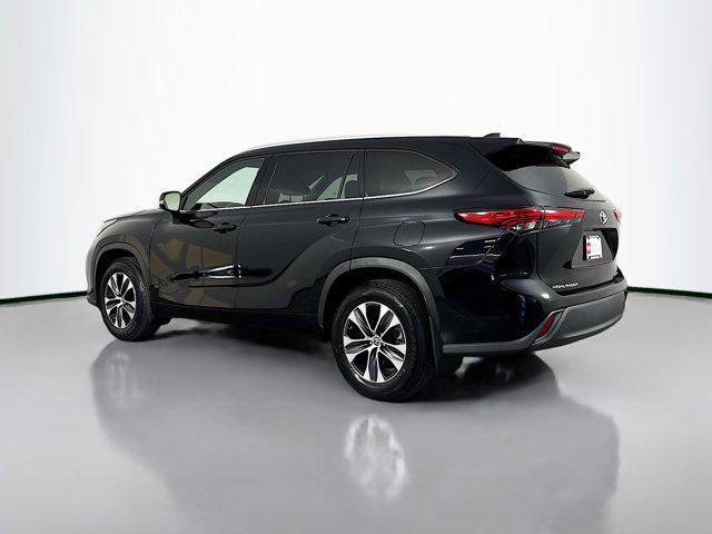 used 2022 Toyota Highlander car, priced at $40,875