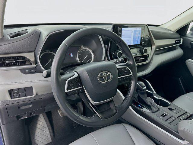 used 2022 Toyota Highlander car, priced at $39,741