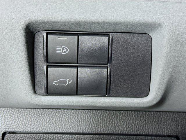 used 2022 Toyota Highlander Hybrid car, priced at $40,814