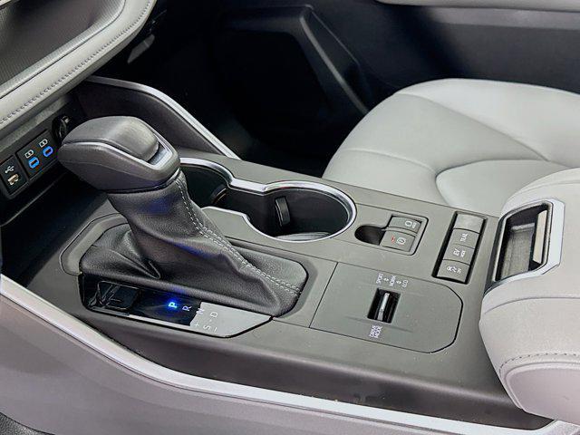 used 2022 Toyota Highlander Hybrid car, priced at $40,814