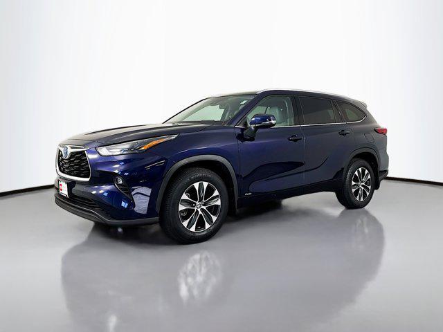 used 2022 Toyota Highlander Hybrid car, priced at $40,814