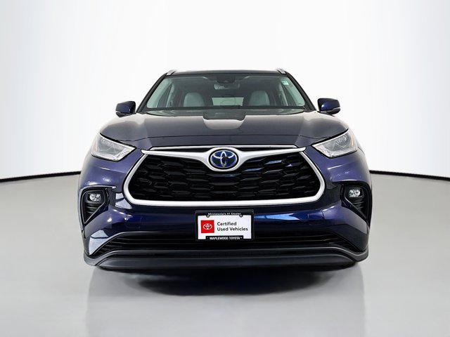 used 2022 Toyota Highlander Hybrid car, priced at $40,814