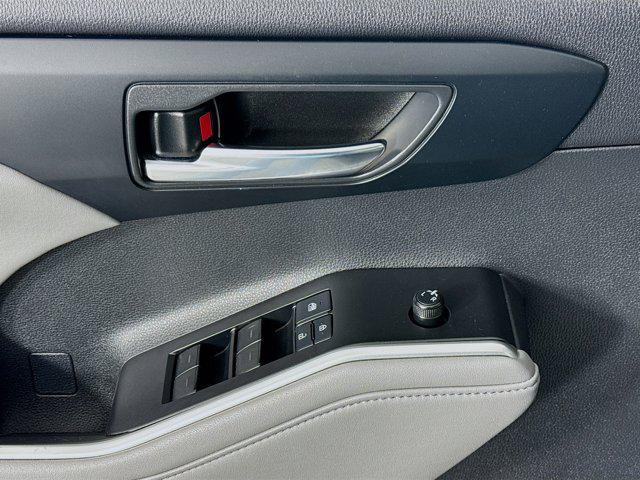 used 2021 Toyota Highlander Hybrid car, priced at $38,977