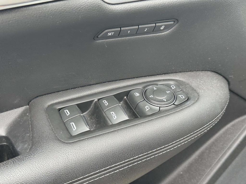 used 2023 Cadillac XT5 car, priced at $35,900