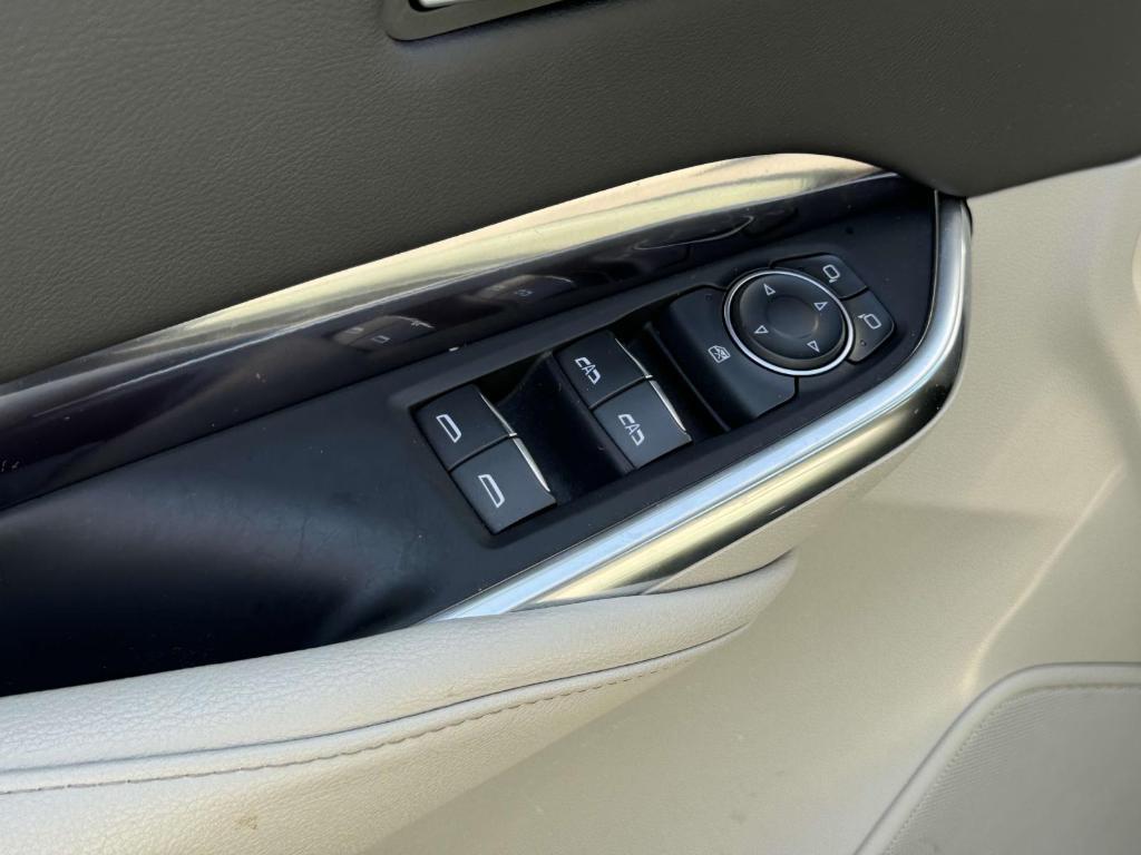 used 2021 Cadillac XT4 car, priced at $26,900