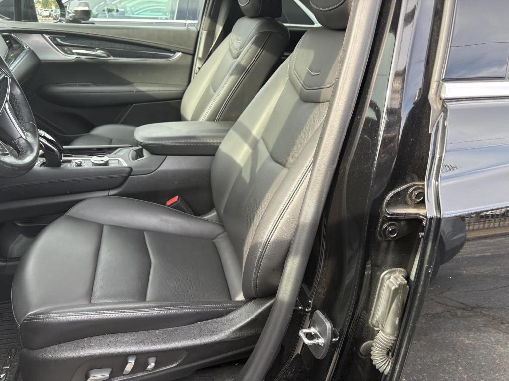 used 2023 Cadillac XT5 car, priced at $36,900