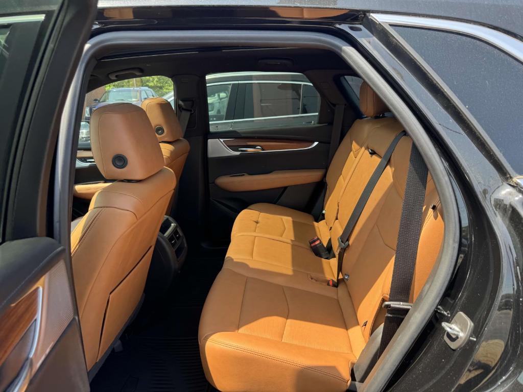 used 2022 Cadillac XT5 car, priced at $35,900