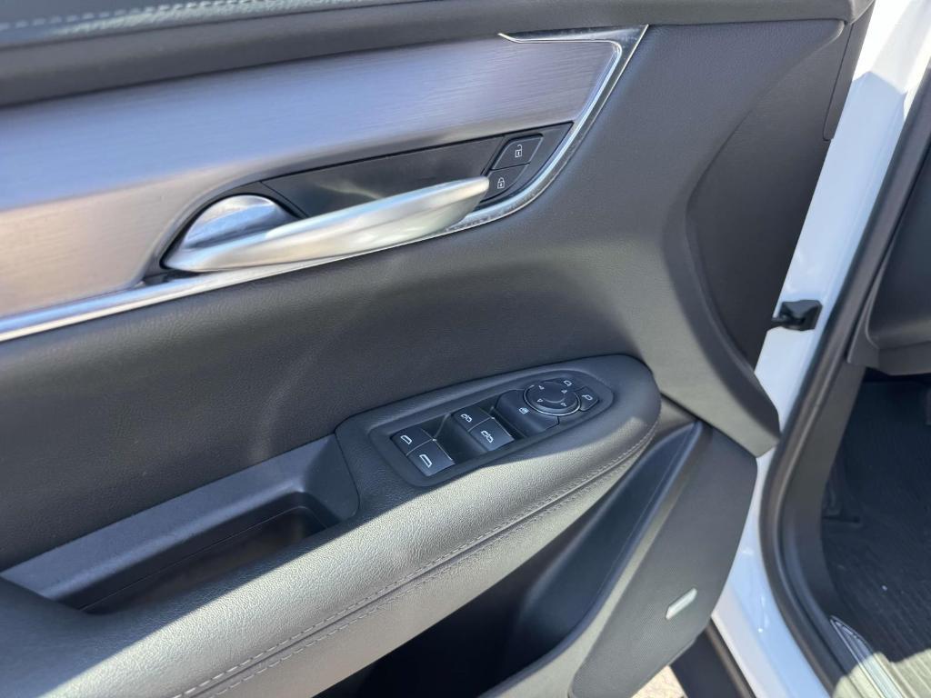 used 2024 Cadillac XT5 car, priced at $38,900