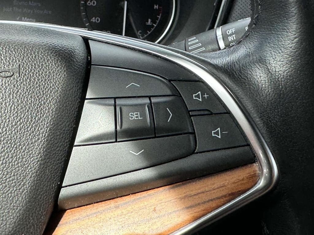 used 2022 Cadillac XT5 car, priced at $34,900