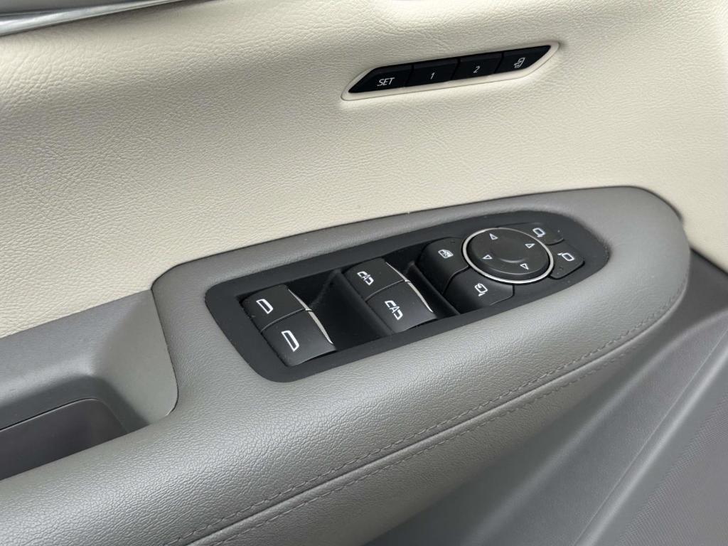 used 2023 Cadillac XT5 car, priced at $38,900