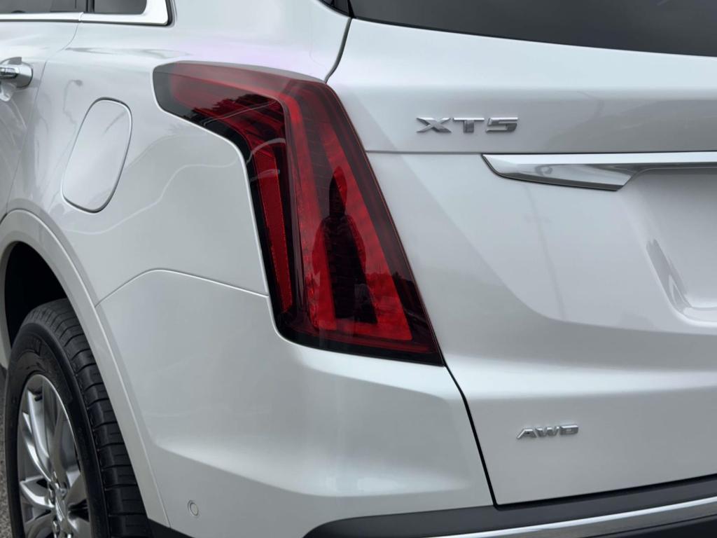 used 2023 Cadillac XT5 car, priced at $38,900