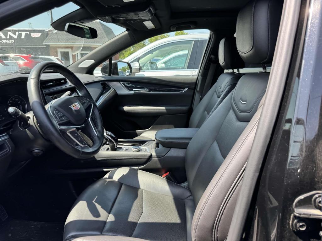 used 2022 Cadillac XT5 car, priced at $35,900