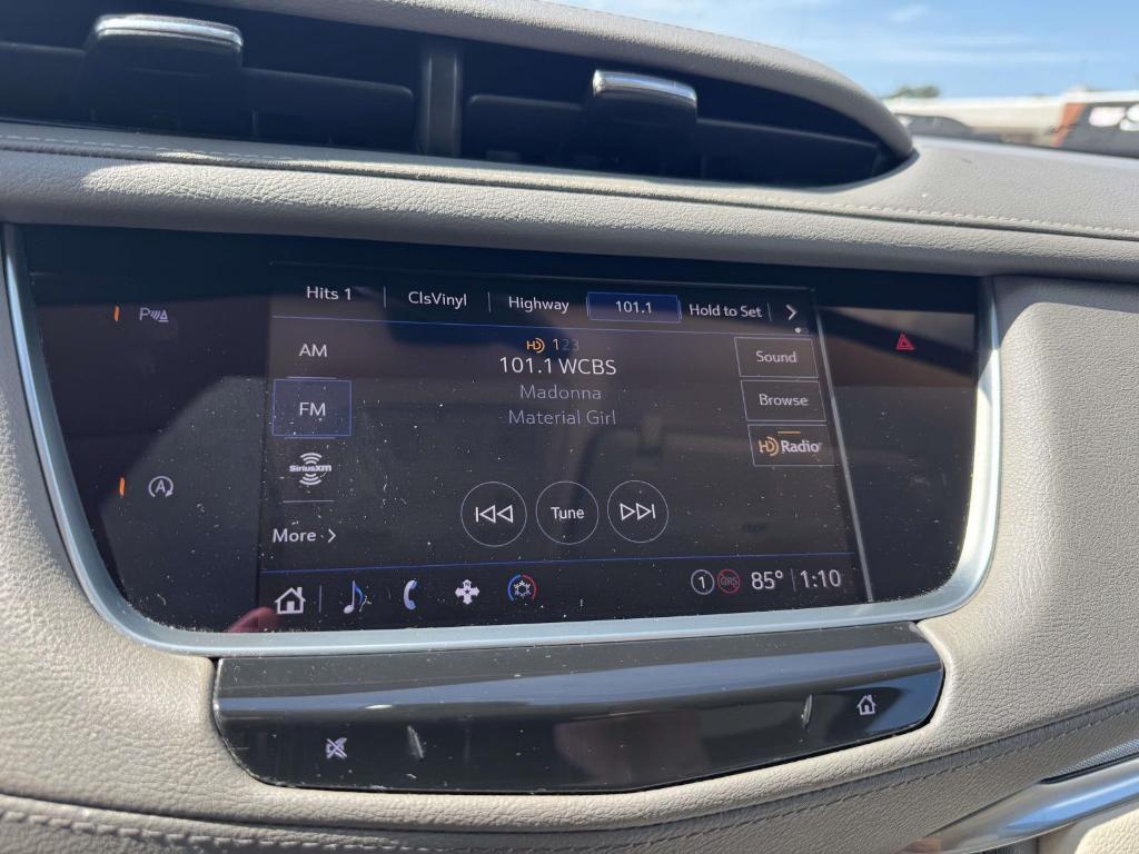used 2022 Cadillac XT5 car, priced at $32,900