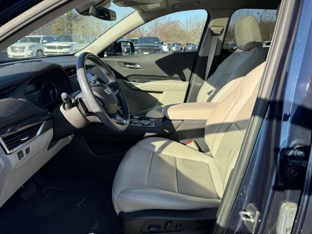 used 2021 Cadillac XT4 car, priced at $29,900