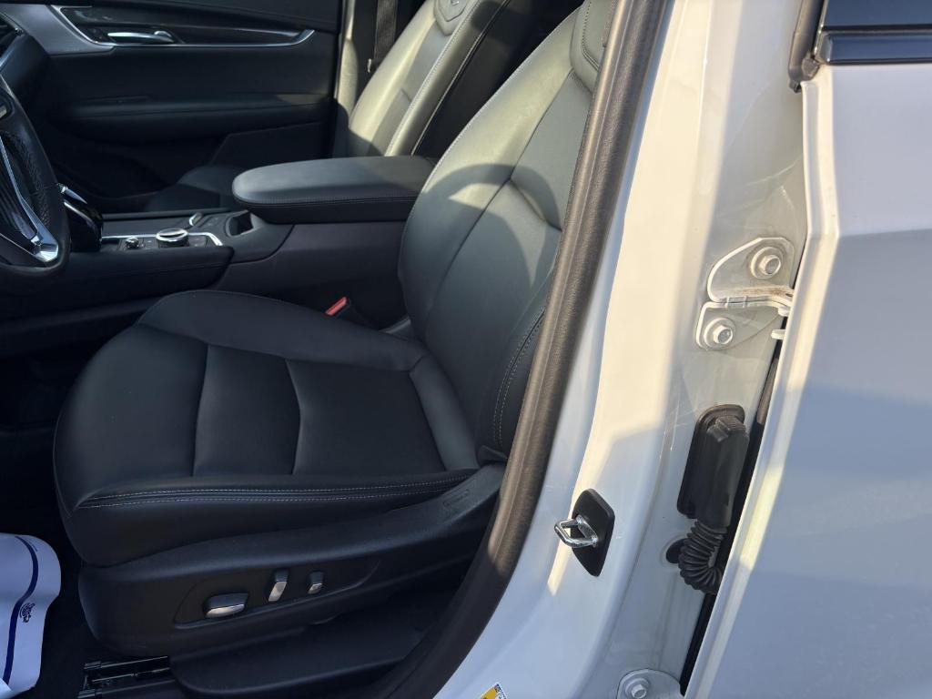used 2022 Cadillac XT6 car, priced at $38,900