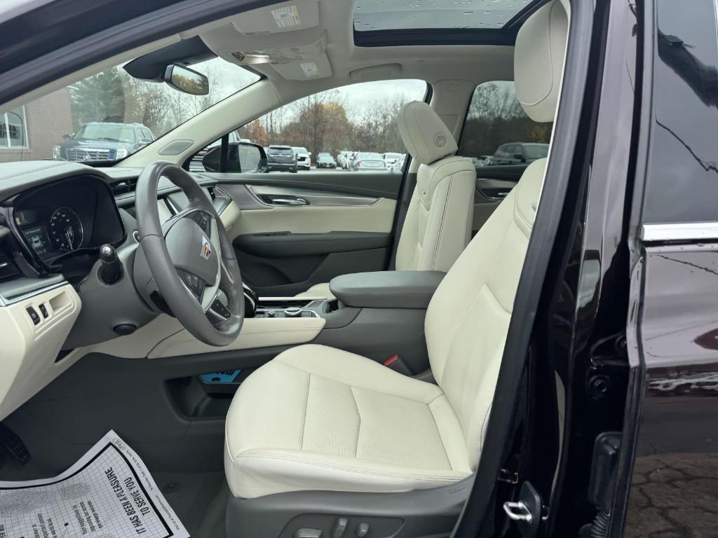 used 2021 Cadillac XT5 car, priced at $34,900