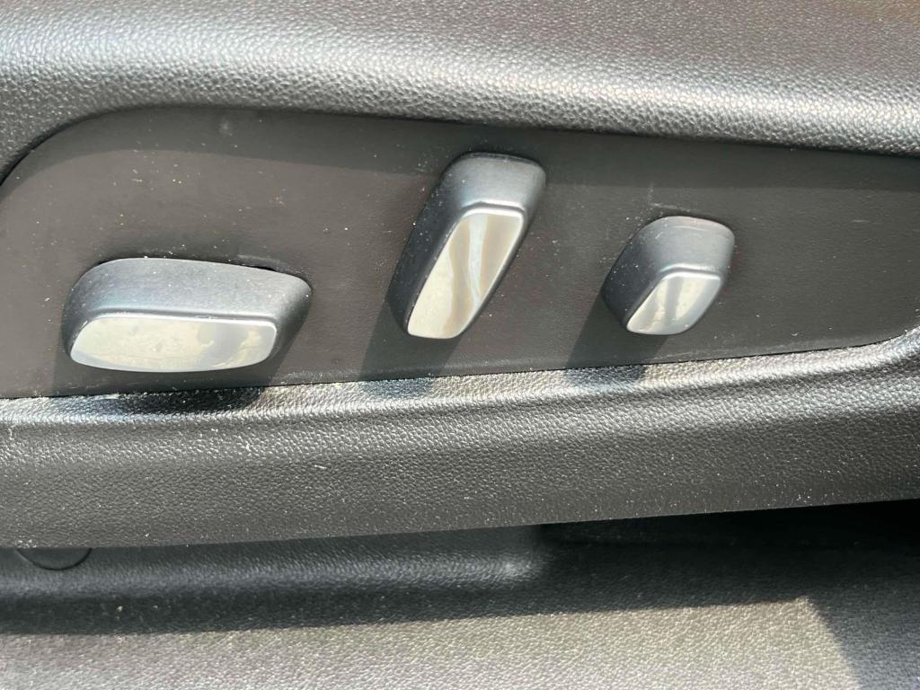 used 2022 Cadillac XT5 car, priced at $30,900