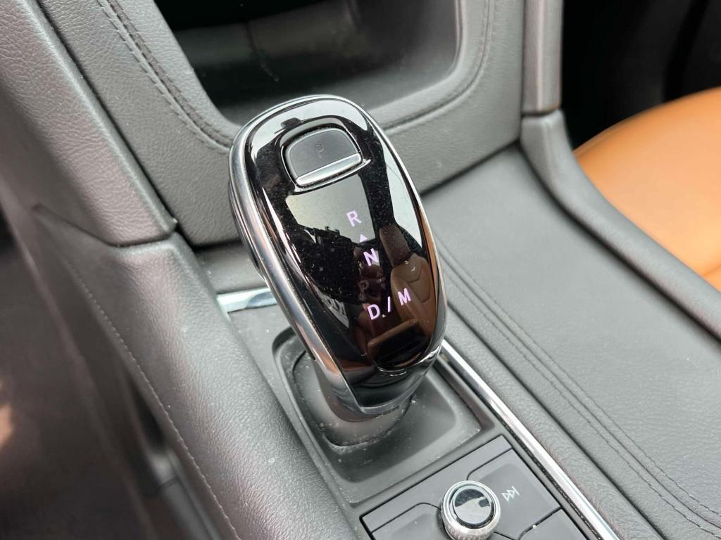 used 2022 Cadillac XT5 car, priced at $30,900