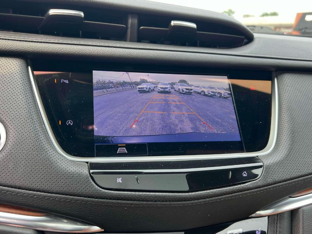 used 2022 Cadillac XT5 car, priced at $30,900