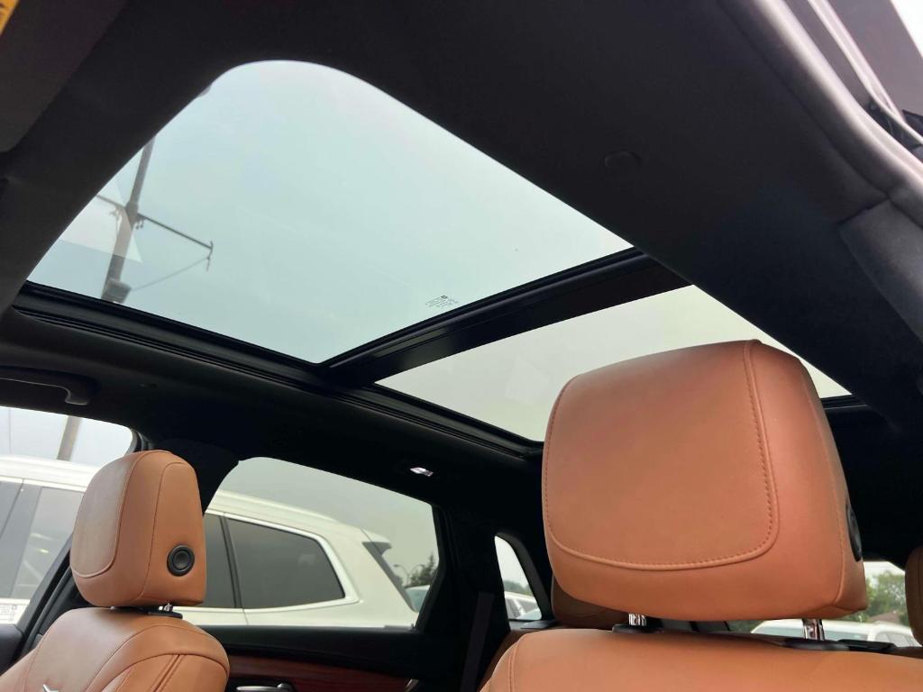 used 2022 Cadillac XT5 car, priced at $30,900