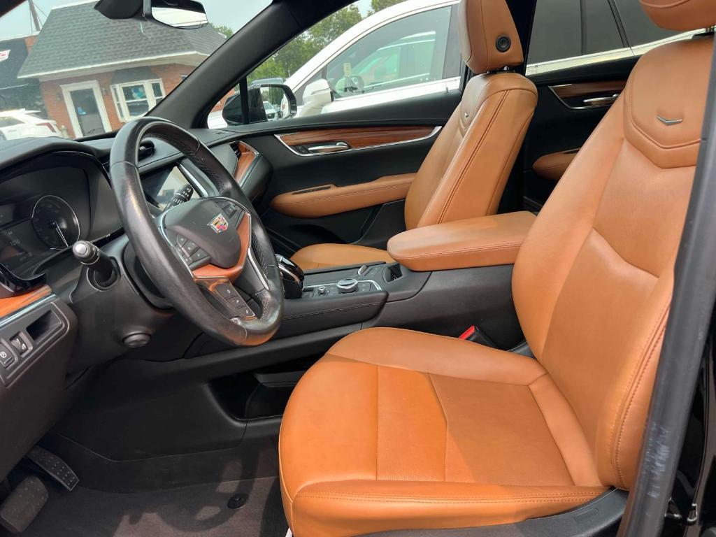 used 2022 Cadillac XT5 car, priced at $30,900