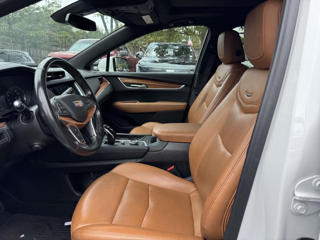 used 2022 Cadillac XT5 car, priced at $33,900