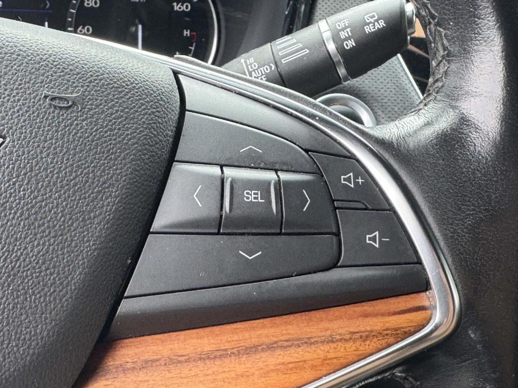 used 2022 Cadillac XT5 car, priced at $33,900