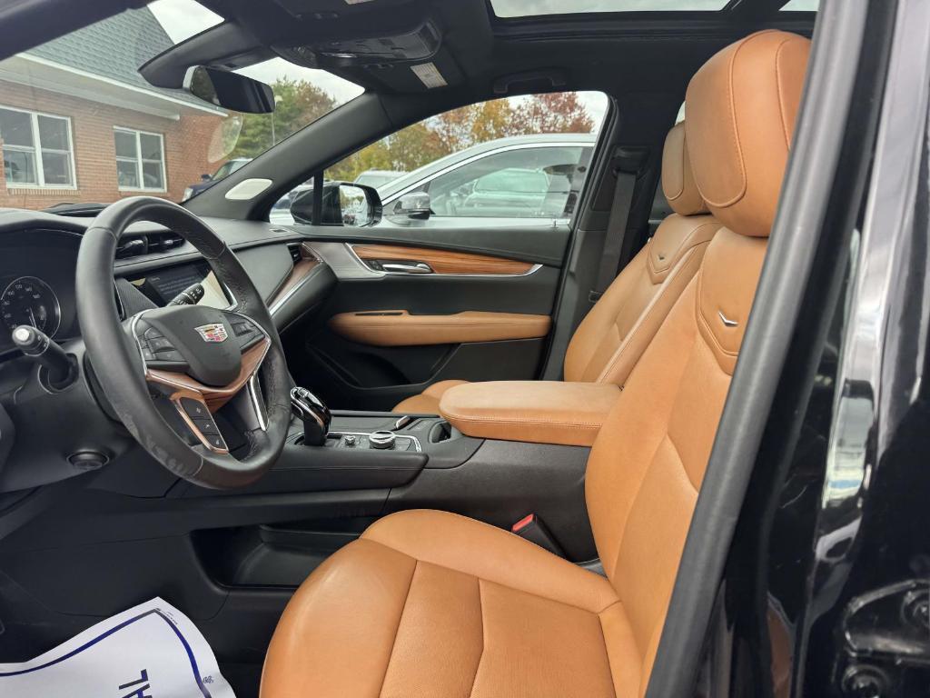 used 2022 Cadillac XT5 car, priced at $33,900