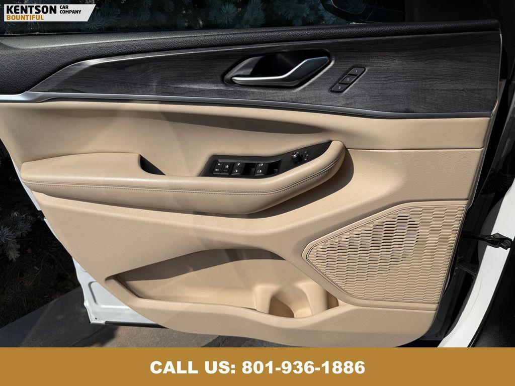 used 2024 Jeep Grand Cherokee car, priced at $32,650