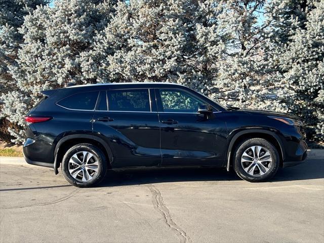 used 2022 Toyota Highlander car, priced at $35,950