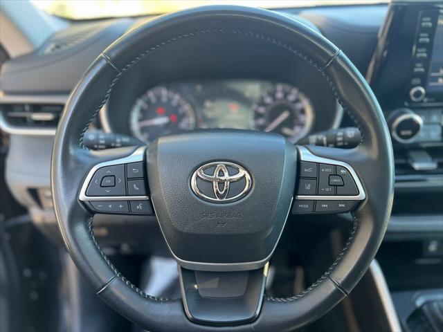 used 2022 Toyota Highlander car, priced at $35,950