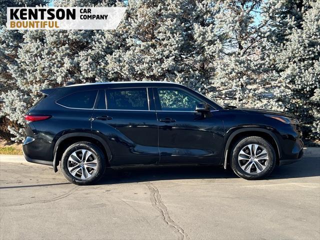 used 2022 Toyota Highlander car, priced at $34,950