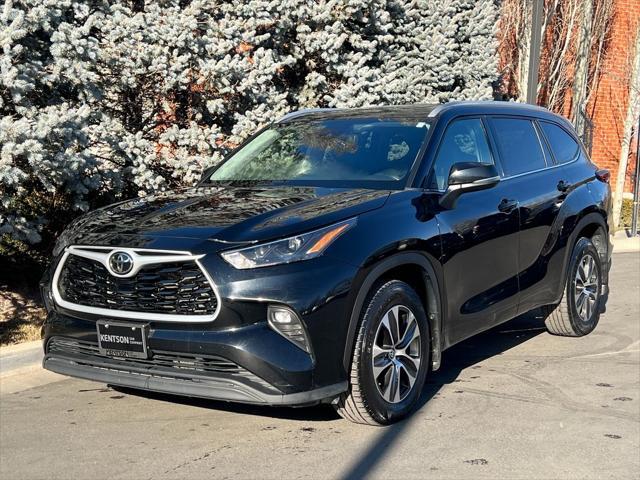 used 2022 Toyota Highlander car, priced at $35,950