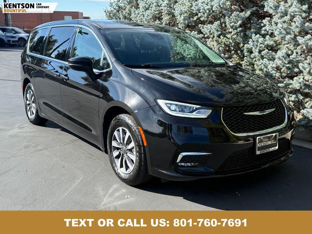 used 2024 Chrysler Pacifica Hybrid car, priced at $30,550