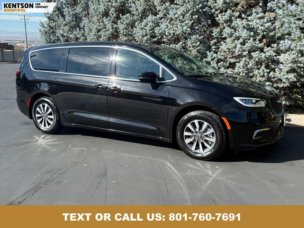 used 2024 Chrysler Pacifica Hybrid car, priced at $30,550