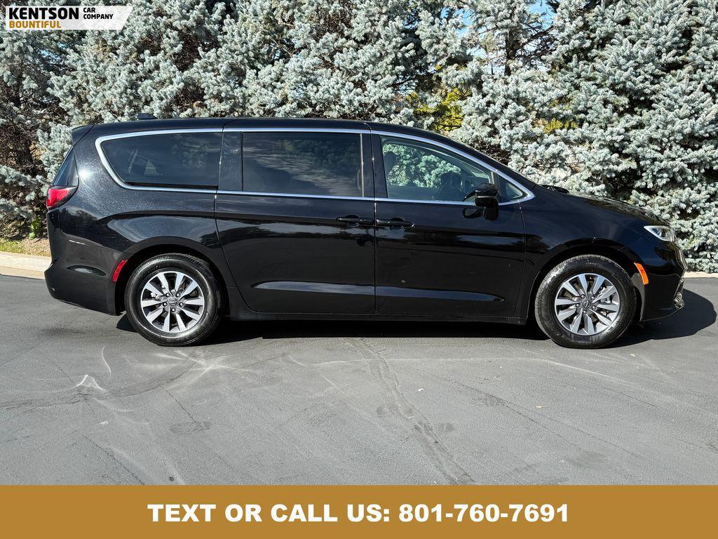 used 2024 Chrysler Pacifica Hybrid car, priced at $30,550