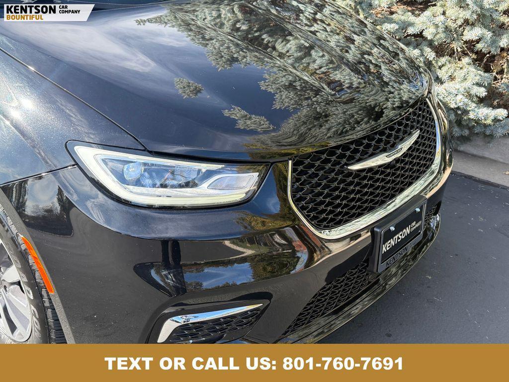 used 2024 Chrysler Pacifica Hybrid car, priced at $30,550