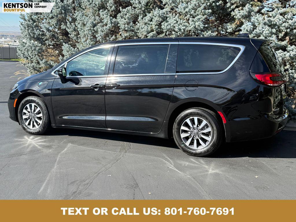 used 2024 Chrysler Pacifica Hybrid car, priced at $30,550
