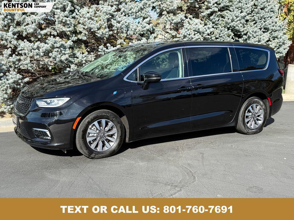 used 2024 Chrysler Pacifica Hybrid car, priced at $30,550