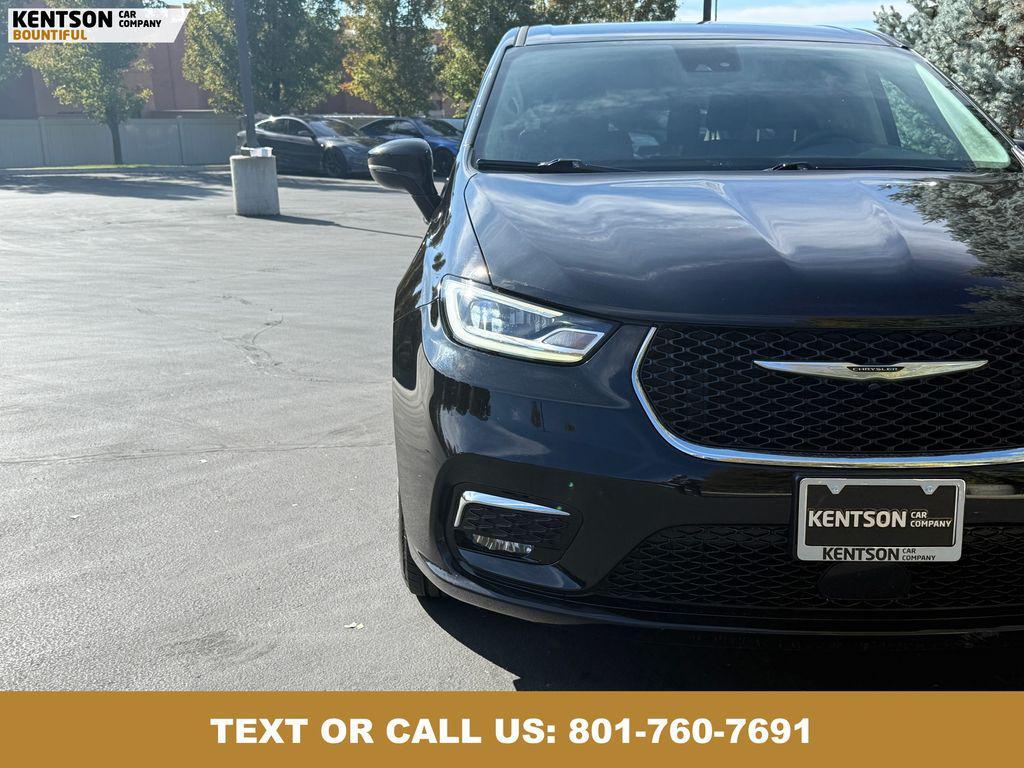 used 2024 Chrysler Pacifica Hybrid car, priced at $30,550