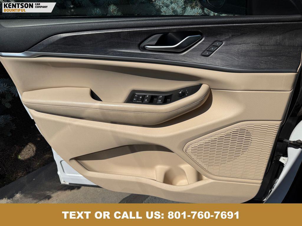 used 2024 Jeep Grand Cherokee car, priced at $29,750