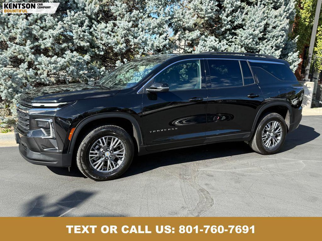 used 2025 Chevrolet Traverse car, priced at $38,850