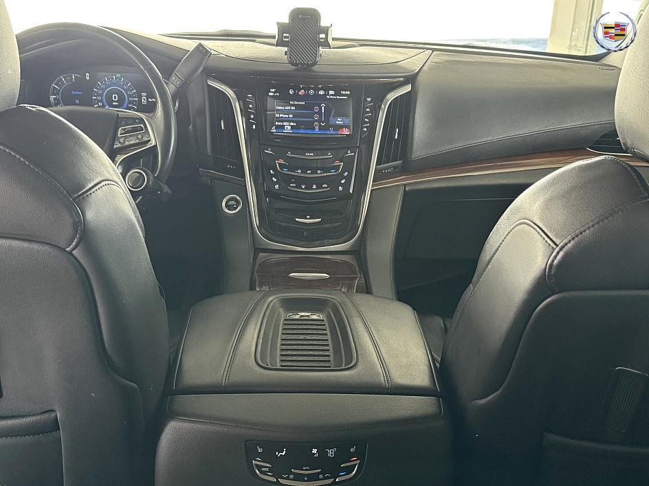 used 2020 Cadillac Escalade ESV car, priced at $34,500