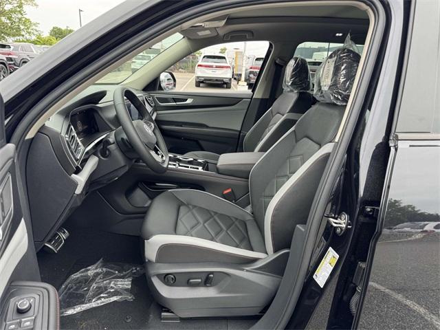 new 2025 Volkswagen Atlas car, priced at $49,476