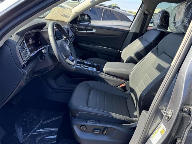 new 2025 Volkswagen Atlas car, priced at $51,946