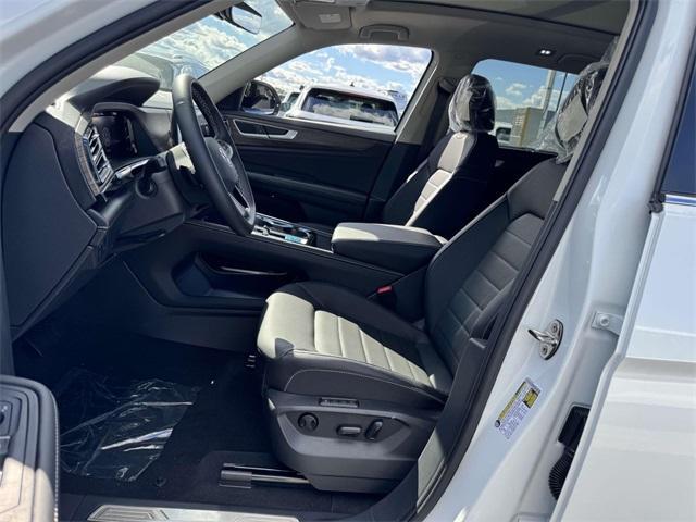 new 2025 Volkswagen Atlas car, priced at $52,344