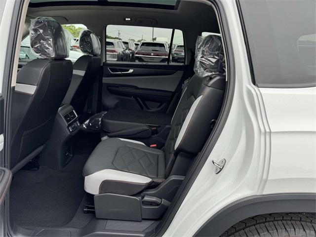 new 2025 Volkswagen Atlas car, priced at $50,401