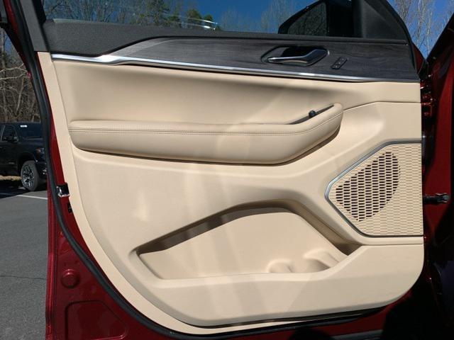 new 2025 Jeep Grand Cherokee car, priced at $48,999